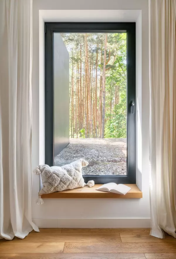 Simplify Your Living Spaces: How to Create a Calm, Inviting Home