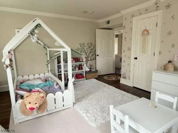 12 Elm St, Morristown Town, NJ 07960