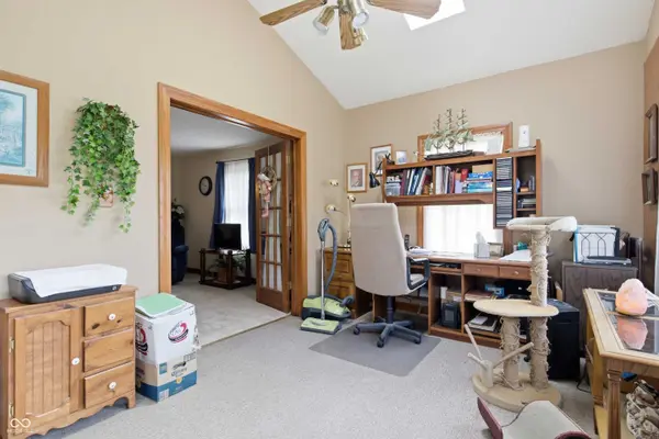 924 W 3rd ST, Connersville, IN 47331