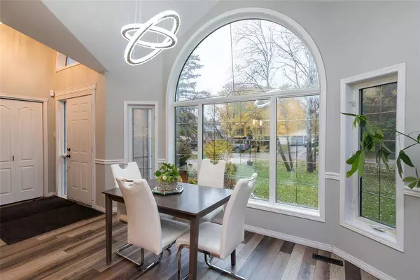 105 Vanscoy RD, Winnipeg, MB R3R 1H4