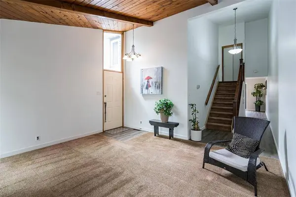 29 Oakmont AVE, Winnipeg, MB R2J 2M4