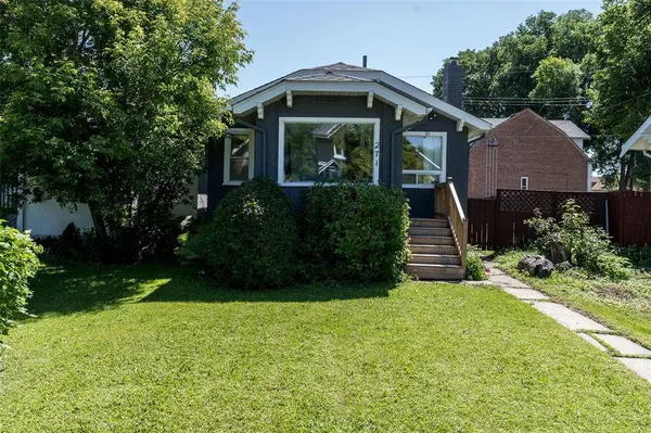 271 Glenwood CRES, Winnipeg, MB R2L 1K4