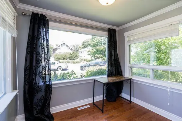271 Glenwood CRES, Winnipeg, MB R2L 1K4