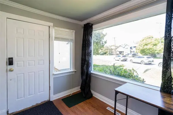271 Glenwood CRES, Winnipeg, MB R2L 1K4
