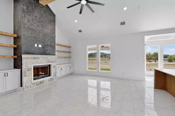 1025 Gonzollas Road, Springtown, TX 76082