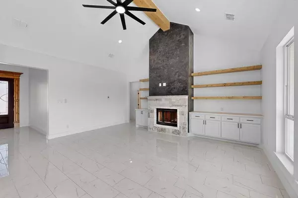 1025 Gonzollas Road, Springtown, TX 76082