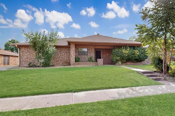 2420 Dalewood Lane, Bedford, TX 76022