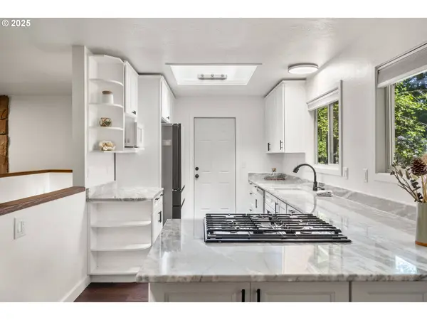 19065 TRILLIUM DR, West Linn, OR 97068