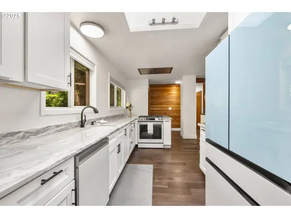 19065 TRILLIUM DR, West Linn, OR 97068