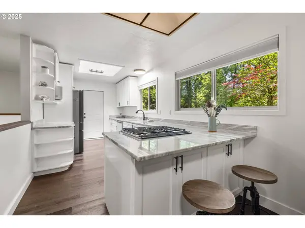 19065 TRILLIUM DR, West Linn, OR 97068