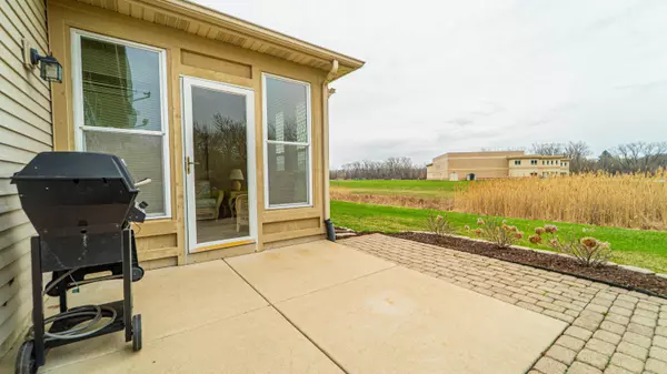 1321 Lily CT, Schererville, IN 46375