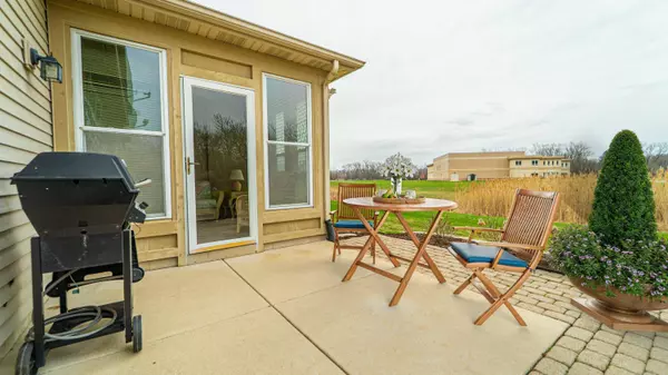 1321 Lily CT, Schererville, IN 46375