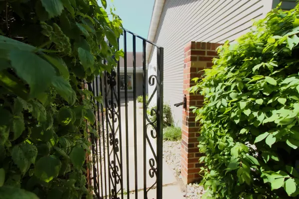 425 Deerpath DR, Schererville, IN 46375