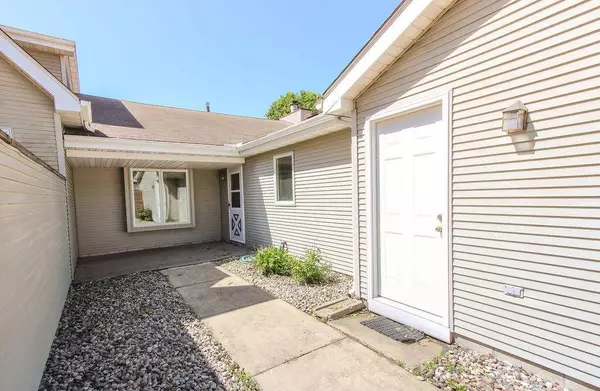 425 Deerpath DR, Schererville, IN 46375