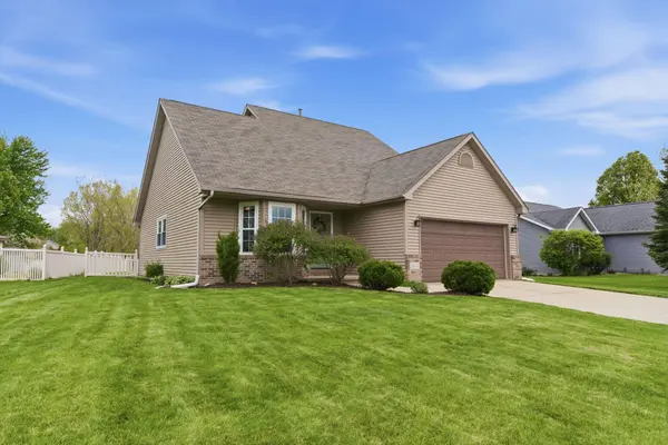 1406 Pine Creek RD, Valparaiso, IN 46383