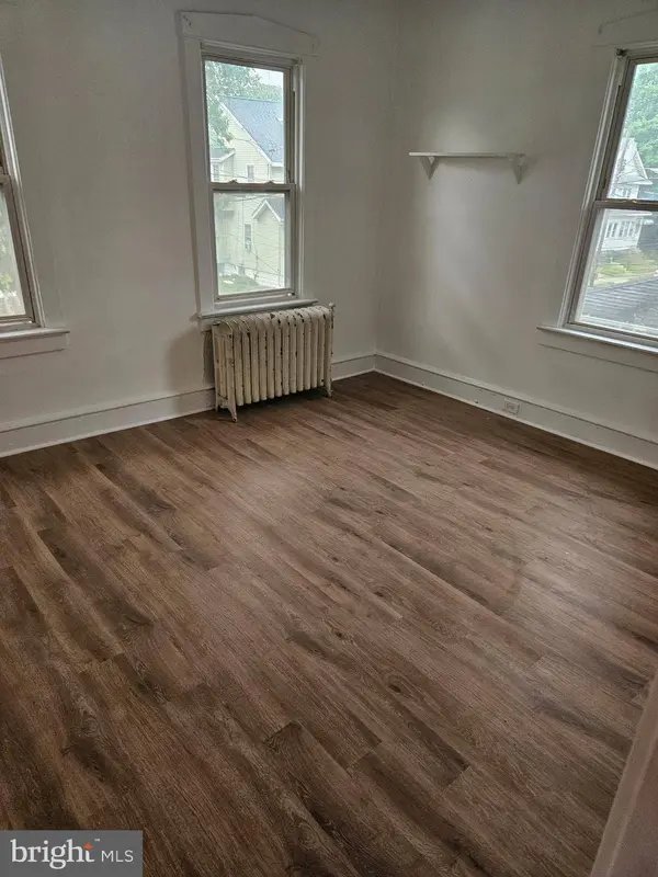 215 CHESTNUT AVE, Oaklyn, NJ 08107