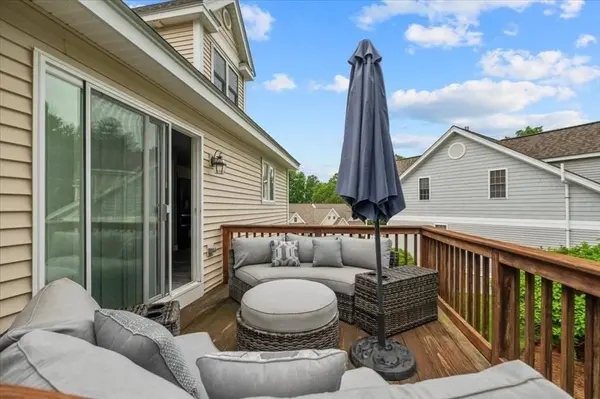 70 Carrington Ln #70, Uxbridge, MA 01569