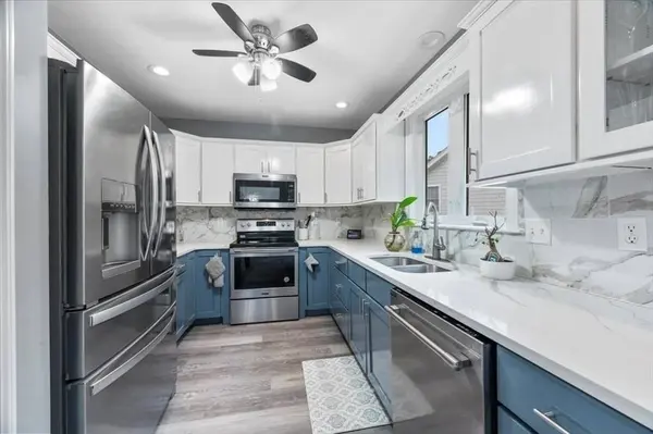 70 Carrington Ln #70, Uxbridge, MA 01569