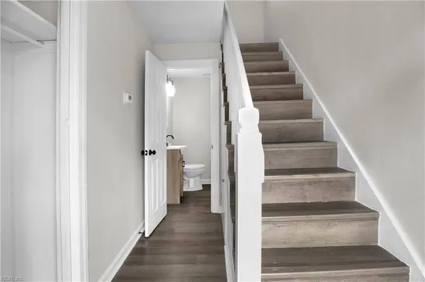 7 E Lewis RD, Hampton, VA 23666