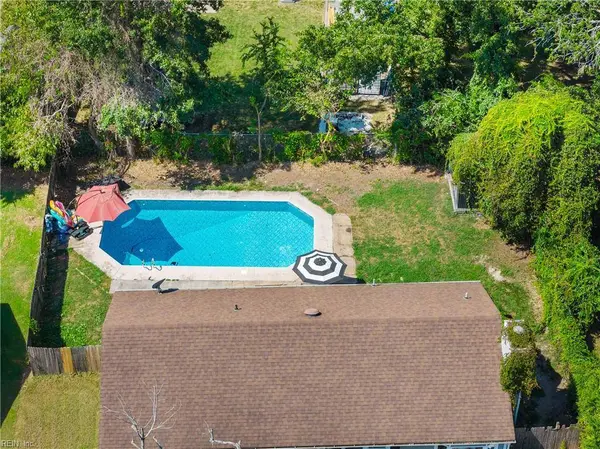 1128 Sir Galahad DR, Chesapeake, VA 23323