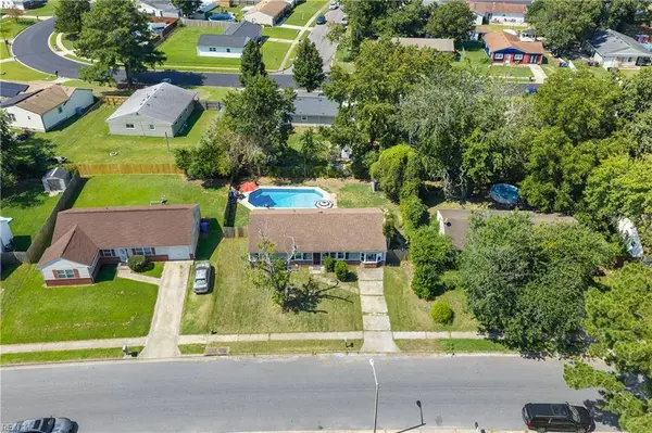 1128 Sir Galahad DR, Chesapeake, VA 23323