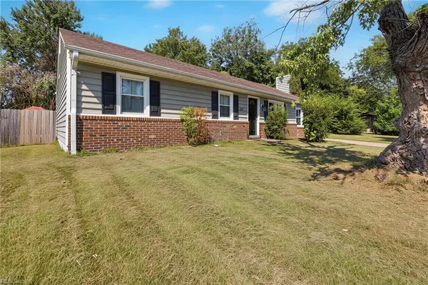 1128 Sir Galahad DR, Chesapeake, VA 23323
