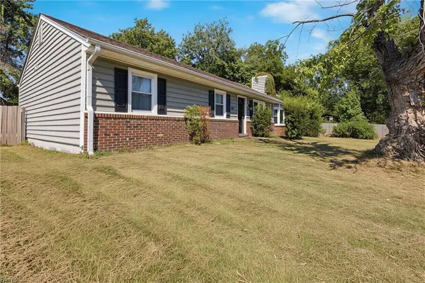 1128 Sir Galahad DR, Chesapeake, VA 23323