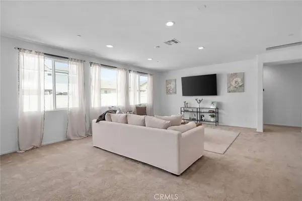 208 Parkview DR, Calimesa, CA 92320