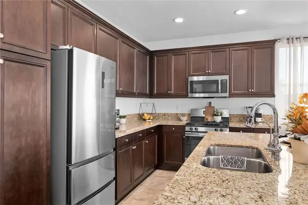 208 Parkview DR, Calimesa, CA 92320