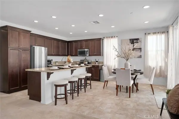 208 Parkview DR, Calimesa, CA 92320