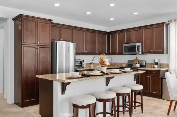 208 Parkview DR, Calimesa, CA 92320