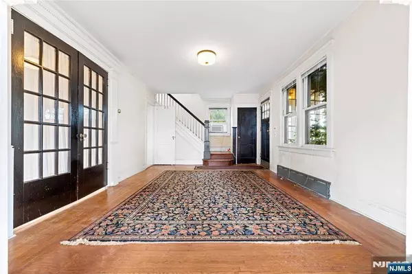 363 Kaplan AVE, Hackensack, NJ 07601