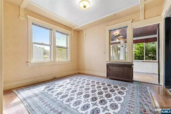 363 Kaplan AVE, Hackensack, NJ 07601