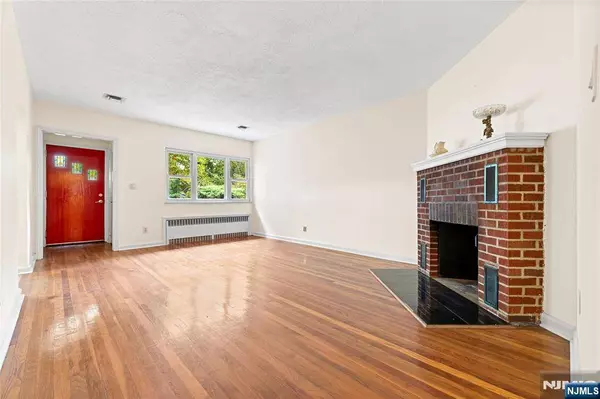 280 Knickerbocker RD, Closter, NJ 07624