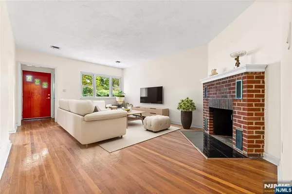 280 Knickerbocker RD, Closter, NJ 07624