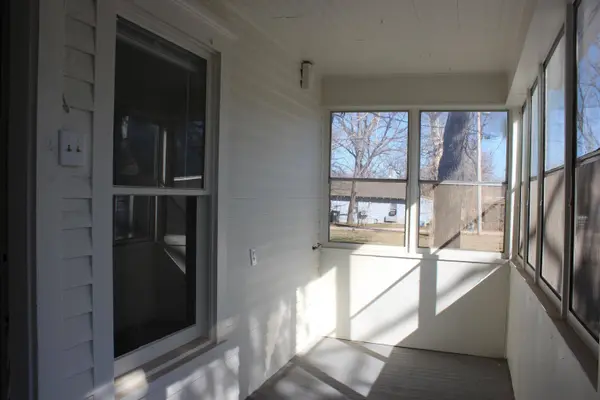 521 W 5th St, Halstead, KS 67056