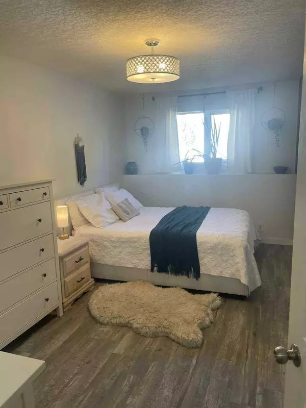 80N 100E, Raymond, AB T0K2S0