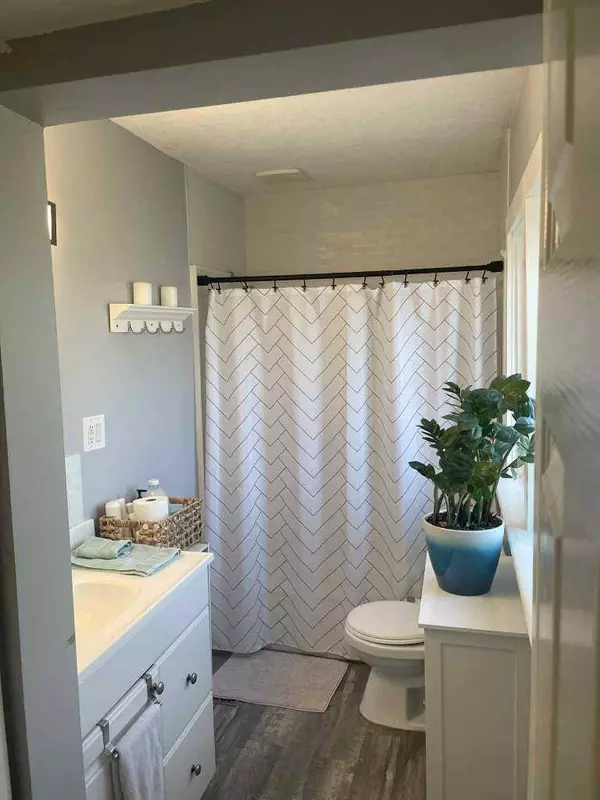 80N 100E, Raymond, AB T0K2S0