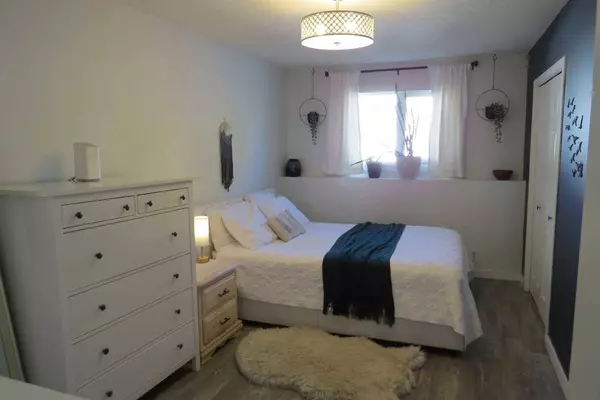 80N 100E, Raymond, AB T0K2S0