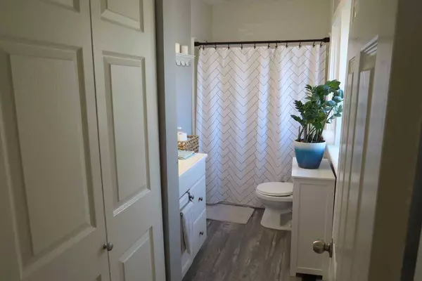 80N 100E, Raymond, AB T0K2S0