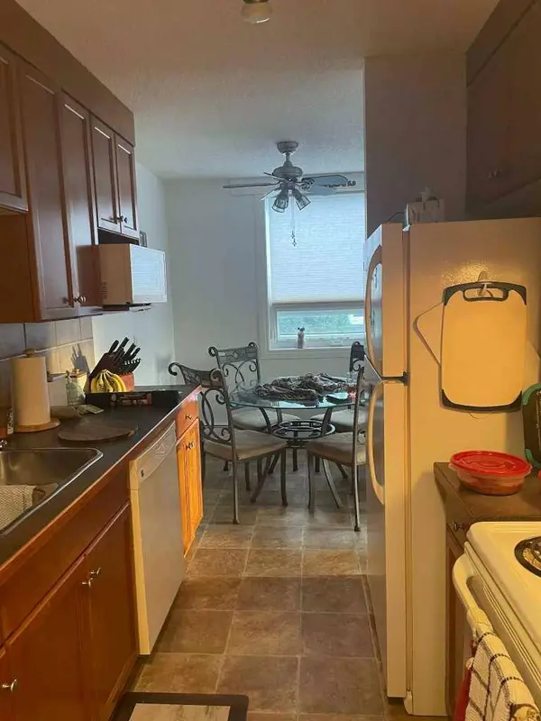 2004 13 AVE #H201, Lethbridge, AB T1H 5B1