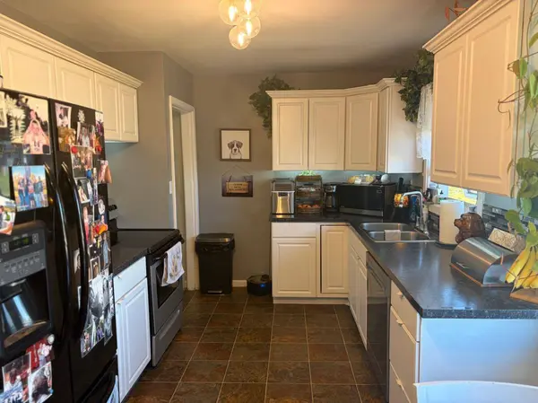 422 3rd Ave, Stirling, AB T0K2E0