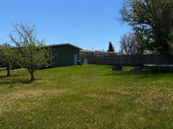 422 3rd Ave, Stirling, AB T0K2E0