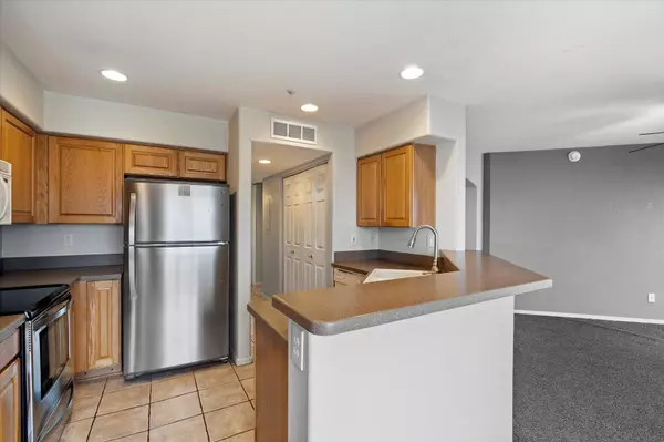 16631 E El Lago Blvd #214, Fountain Hills, AZ 85268-4745