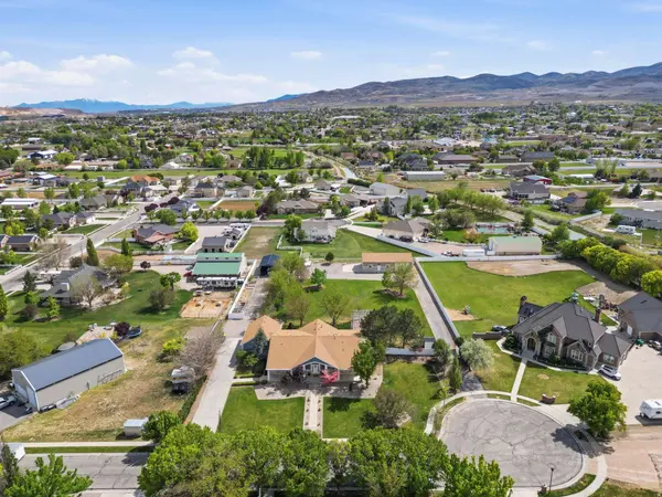 2433 W SADDLE HORN CIR S, Bluffdale, UT 84065