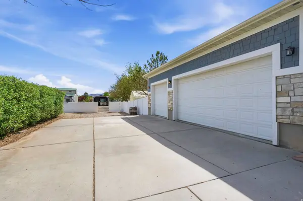 2433 W SADDLE HORN CIR S, Bluffdale, UT 84065