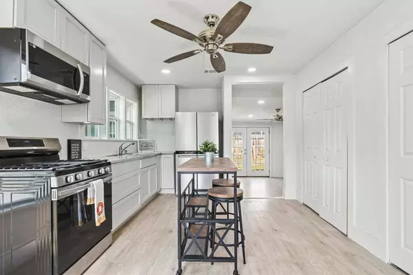 409 N Vandeveer ST, Burnet, TX 78611