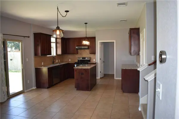 108 Quarry LN, Liberty Hill, TX 78642