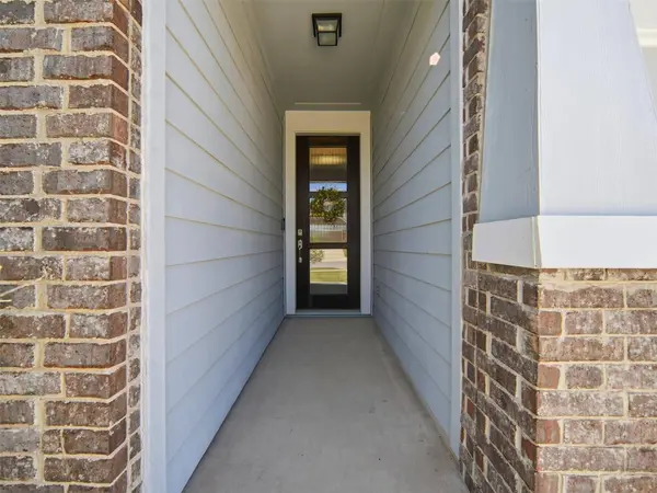 208 Winding Hollow LN, Georgetown, TX 78628