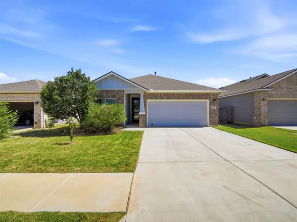 208 Winding Hollow LN, Georgetown, TX 78628